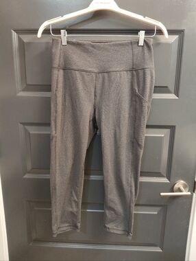 Tek Gear Grey Athletic Capri Leggings with Side Pocket